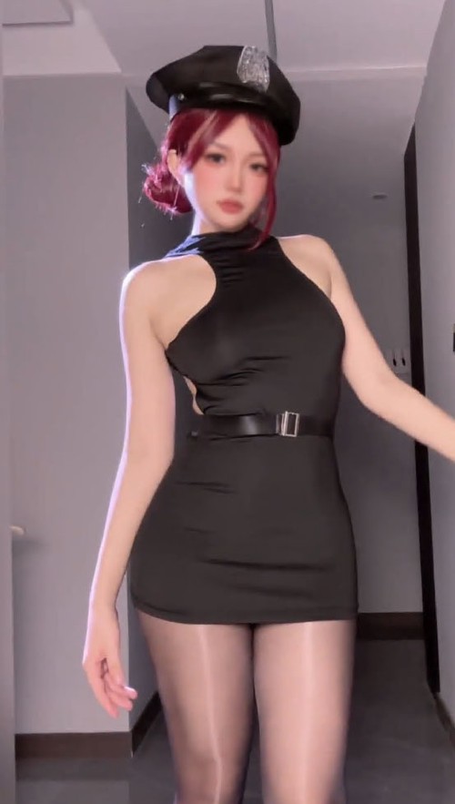 推特极品可甜可盐福利姬女神『小仙云』露脸长时定制变装抖音风裸舞动感自慰顶逼弹力插