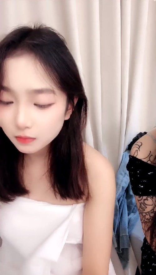 美女群P盛宴【极品艺校生】高颜值姐妹4P5P画面精彩淫乱刺激 1