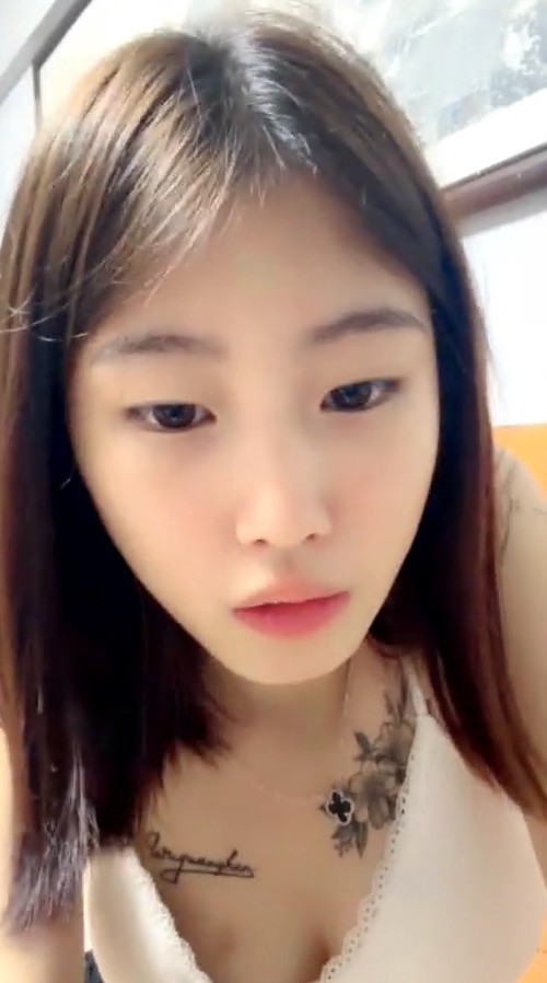 阿黑颜小母狗，舞蹈女学生【06年美少女】道具狂插自慰，首次啪啪3