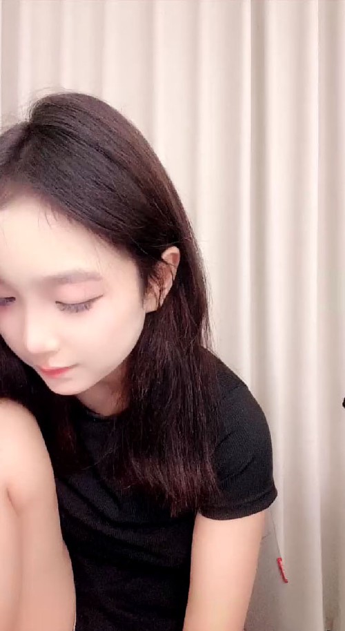 青春嫩妹脱衣裸舞磨豆腐多人运动调教骑乘后入4