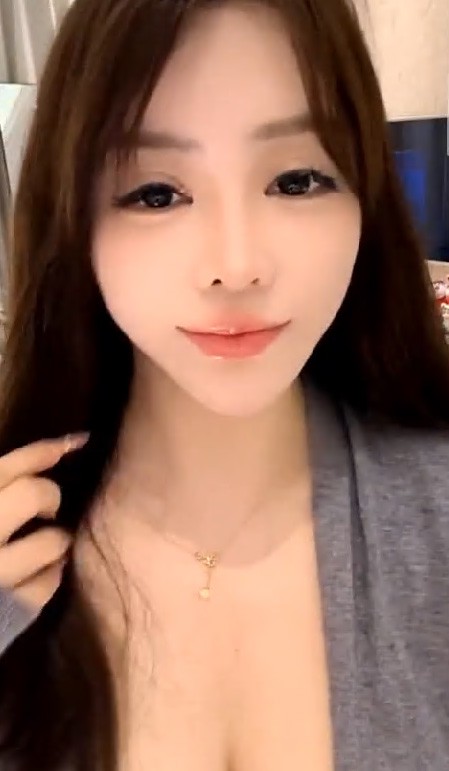 巨乳宝贝！喷水姬【炸土豆】绝对颜值~新道具 奶子骚B滴蜡1