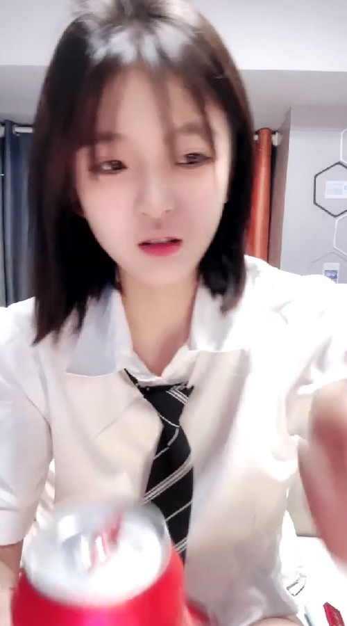 群P女神校花回归~漂亮妹妹3P被多男一直干到天亮3