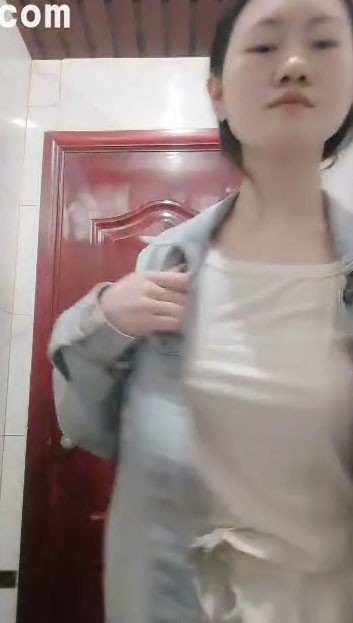 最新快手泄密！露脸性瘾小母狗【鱼菜菜】定制私拍，3P啪啪口爆吞精自慰喷水，母狗属性拉满1