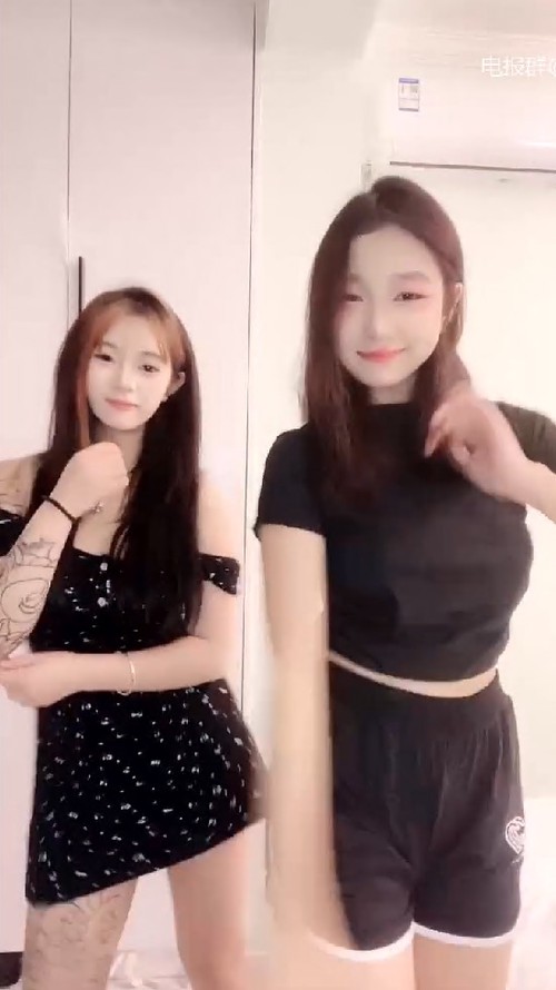 美女群P盛宴【极品艺校生】高颜值姐妹4P5P画面精彩淫乱刺激 4