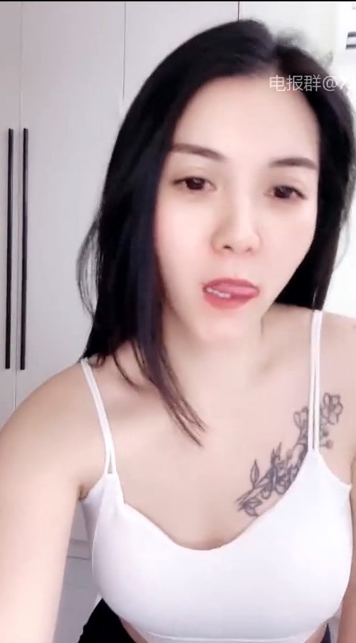 高颜值姐妹4P5P画面精彩淫乱刺激2