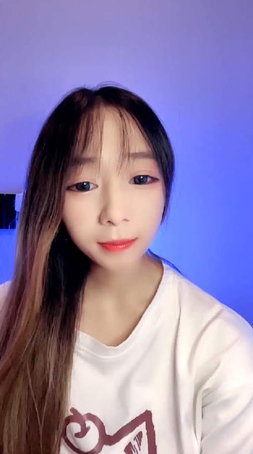 清纯学生妹下海【小铃铛很乖】可爱女学生~黑丝美腿~鲍肥多汁怼屏自慰道具狂插喷水2