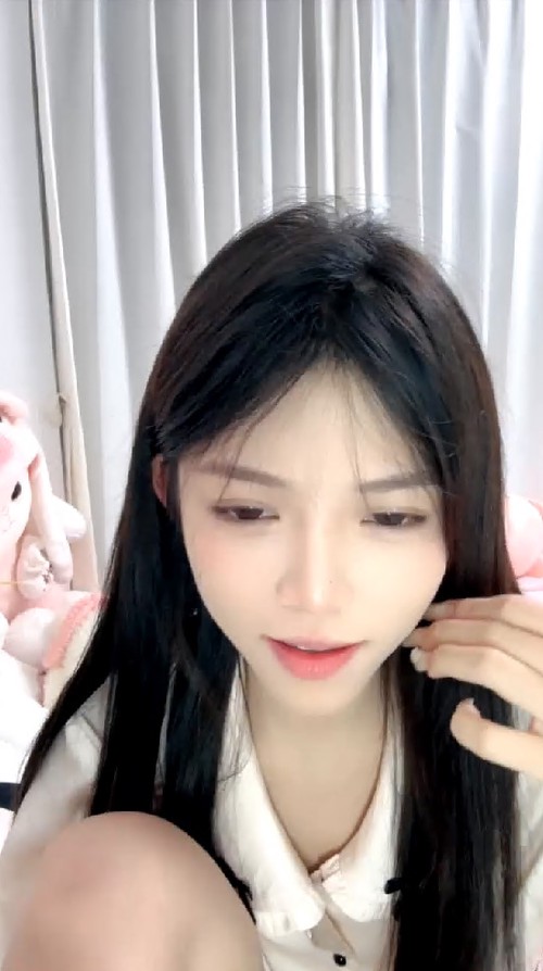 哇 好嫩 气质校花长相甜美【咪咪酱】极品身材大长腿皮肤好百褶 逼毛稀疏有型嫩嫩的小穴敞开好粉 (3)