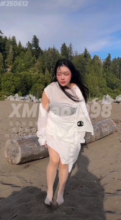 推特性爱大师95后绿帽情侣美腿女王「汐梦瑶」《海濉榨精提取》公共海滩全裸露出打飞机！还怂恿路过的姐姐一起摸，太大胆了