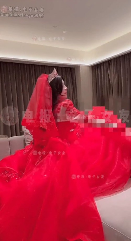 红色婚纱礼服NTR绿帽系列，结婚当天出轨老板，辱骂一旁的老公是个没用的绿毛，全程骚话