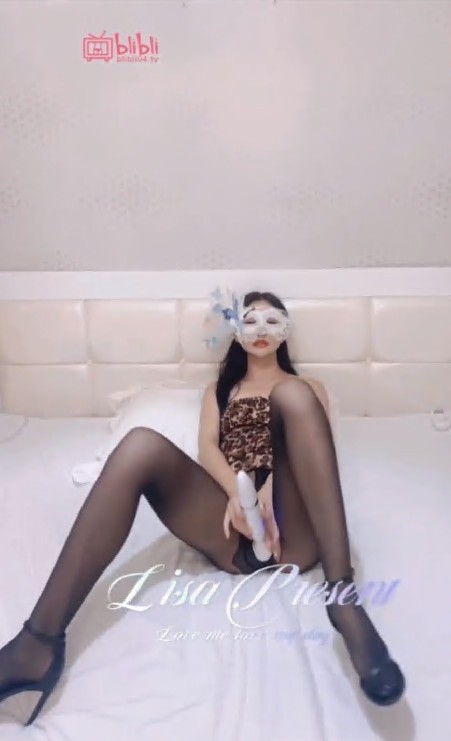 爱穿豹纹  绝美长腿御姐『Vivian』