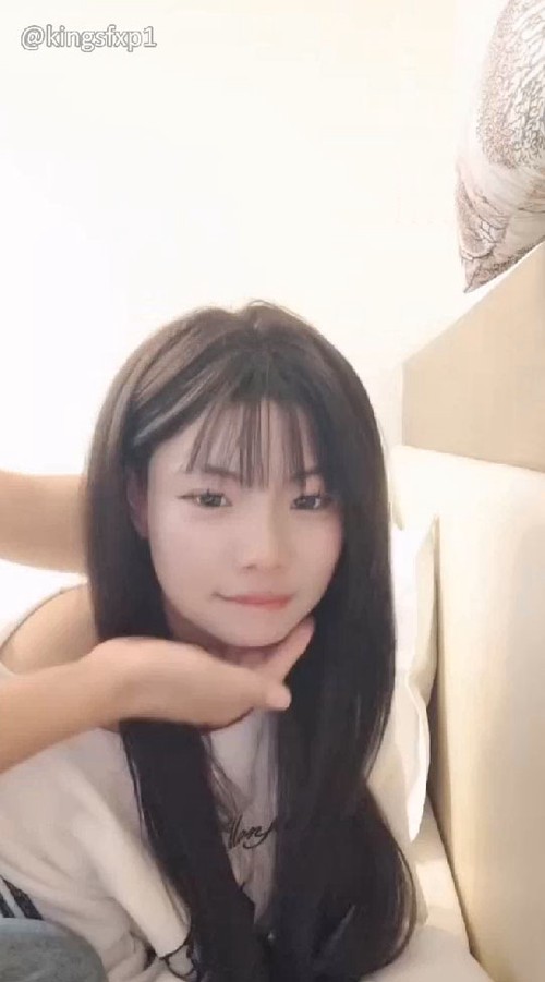 黑丝露脸极品少女的诱惑奶子真不错让小哥舔逼揉捏口交 道具自慰 狂插流出白浆