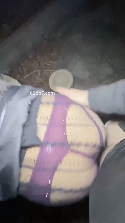 户外路边石桌迫不及待吃起肉棒