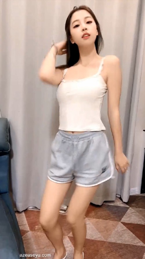 青春美少女团战激情群P全程露脸，艳舞开场揉奶玩逼，口交舔逼群P乱战，多体位蹂躏爆草，淫声荡语不断刺激