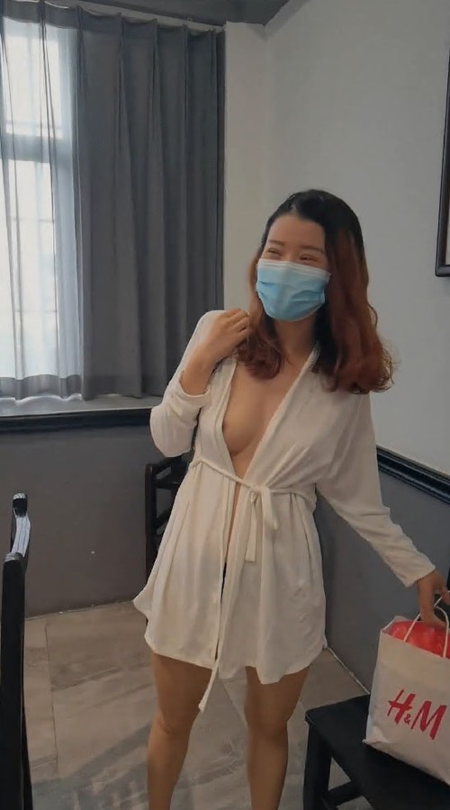 重磅回归开局就王炸，顶级露出【TonyJ和贝贝】城中村酒店全裸露出野战调教 3