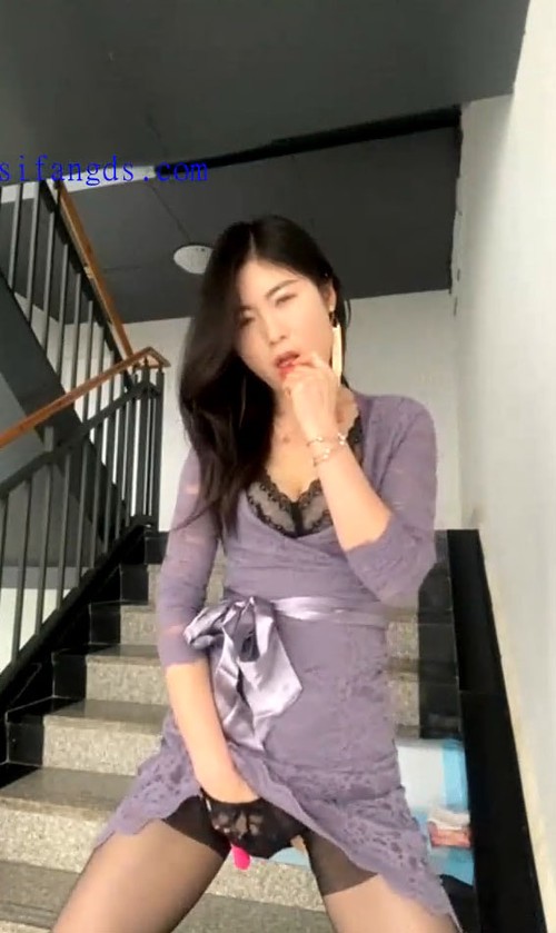 女人味十足，极品白虎熟女【sunny-520】脸穴同框户外楼道自慰喷水