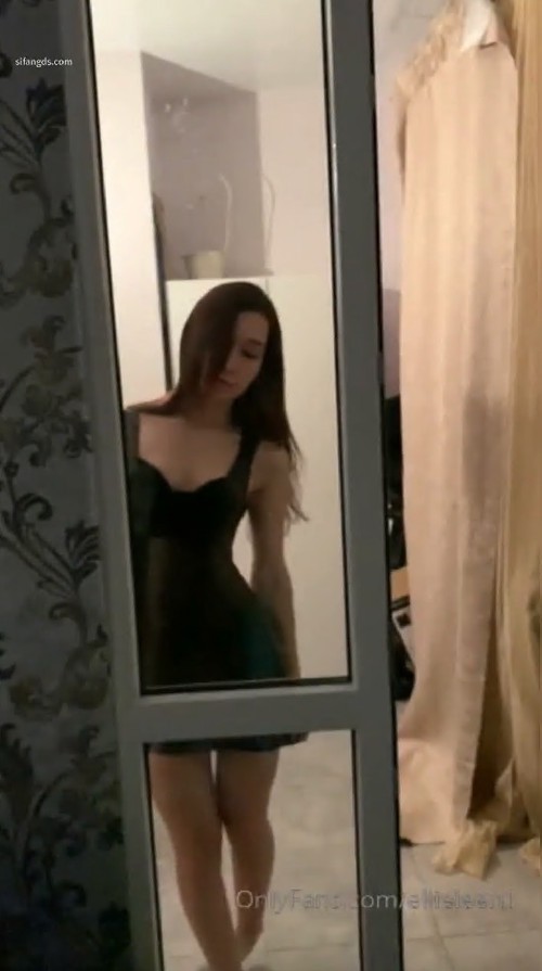 符合国人审美顶级尤物！混血健身女神【ellieleen】天生白虎，自慰啪啪圈粉无数