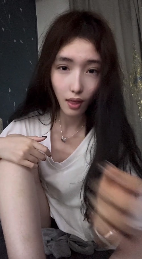 抖音微博究极反差高颜露脸女大【张人o】无水隐私流出②，宿舍自慰性爱，典型表里不一母狗2