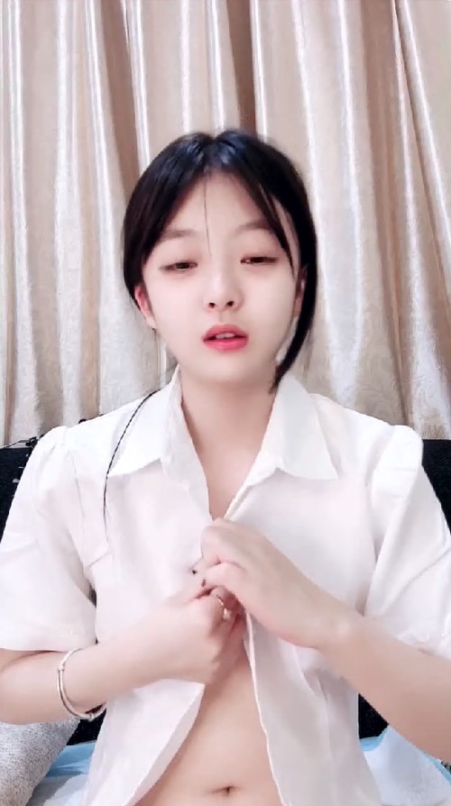 群P女神校花回归~漂亮妹妹3P被多男一直干到天亮