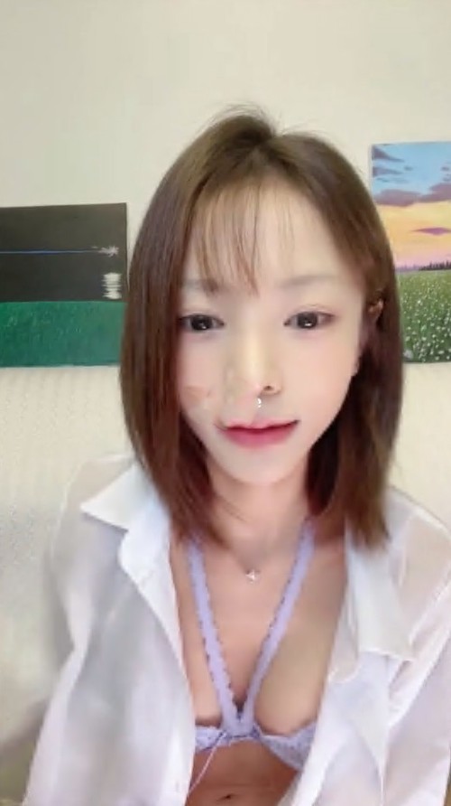 小模特业余兼职，【彩色的小熊宝宝】，细腰大奶，刚剃毛不久，颜值高明星脸2