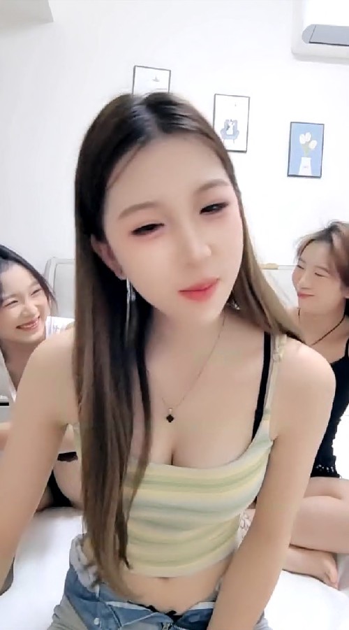 美女群P盛宴【极品艺校生】高颜值姐妹4P5P画面精彩淫乱刺激 2