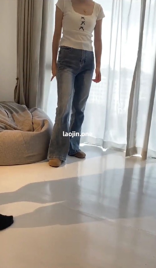 短裙小姐姐这次穿的牛仔裤，袜子依旧是香香的，才读大二，敏感体，直接被操哭3