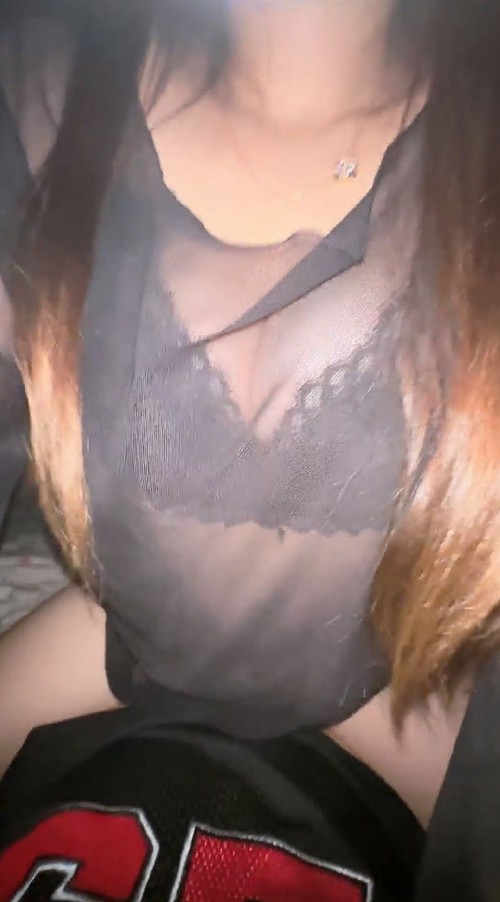 真实极品乱伦姨甥恋【我的极品小姨】小姨越来越骚了，肉棒搞还要配合跳蛋