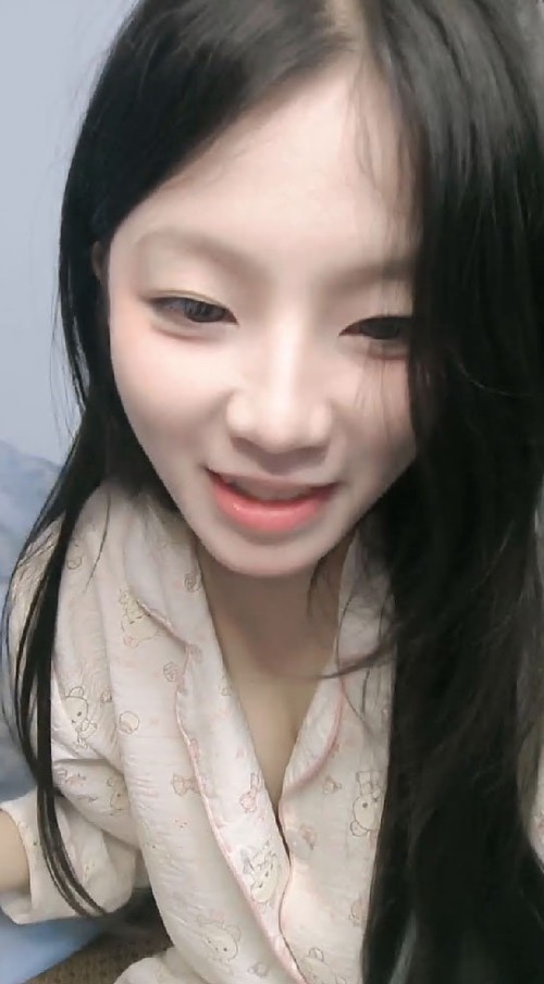 重磅！顶级纯欲学妹~【你的小月月】美翻了~猛操 颜射 吃精~