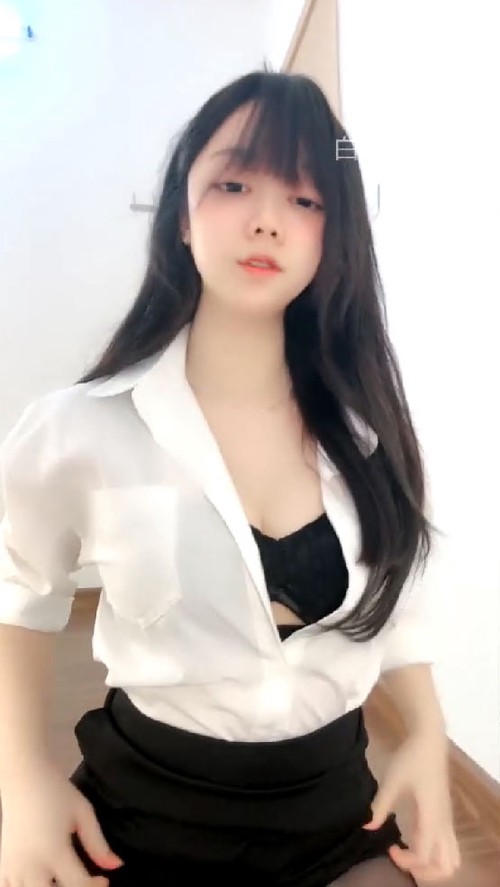 直播录播高颜值嫩妹女上位摇摆2