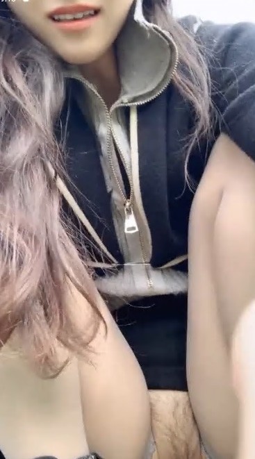 御姐女神！【宝宝】极品大长腿~丝袜裸空跳蛋~户外泄尿！