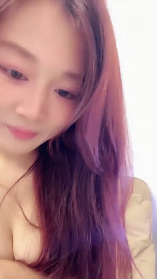 天生丽质，还是少妇最迷人，浅笑间裸体相见，特写私处多汁！3