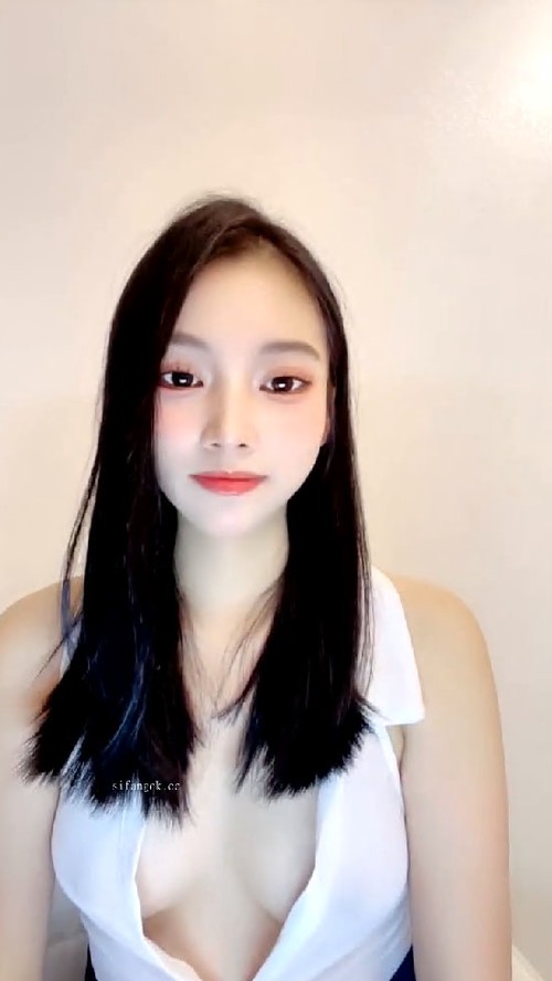 日盼夜盼清纯女神【一只张包包】终于下海了，汉服脸穴同框道具自慰，好销魂1