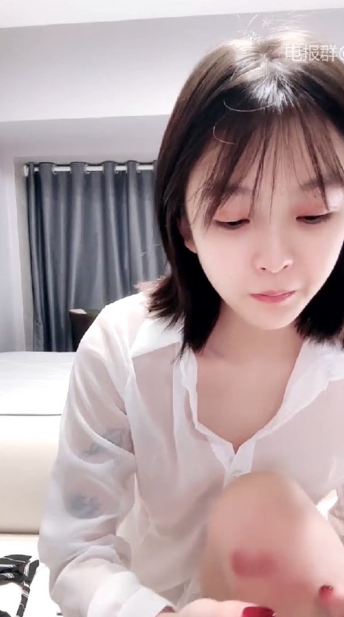 群P女神校花回归~漂亮妹妹3P被多男一直干到天亮1