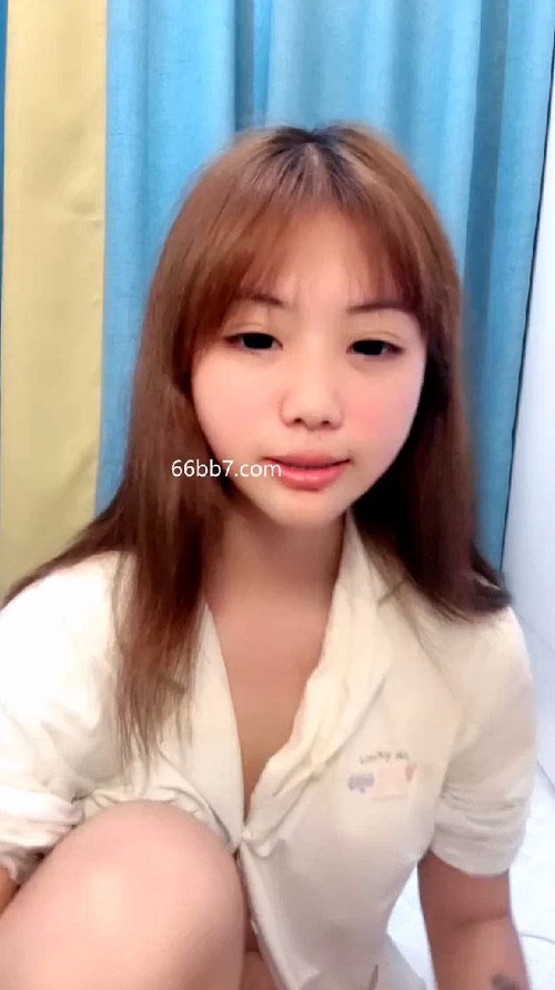 校花狂吃大屌无套啪啪内射干爽