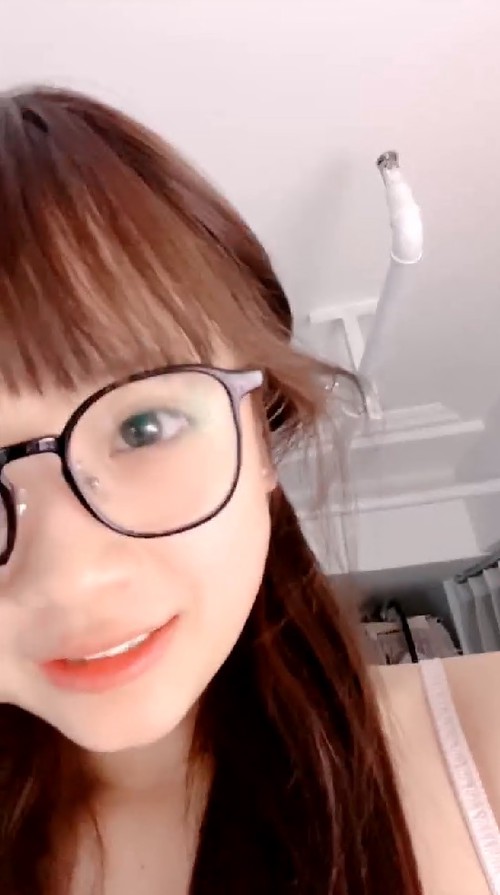 超可爱萌妹又来了 十个眼镜九个骚是真没错 极品小妞 无套啪啪 道具喷水~我爱了2