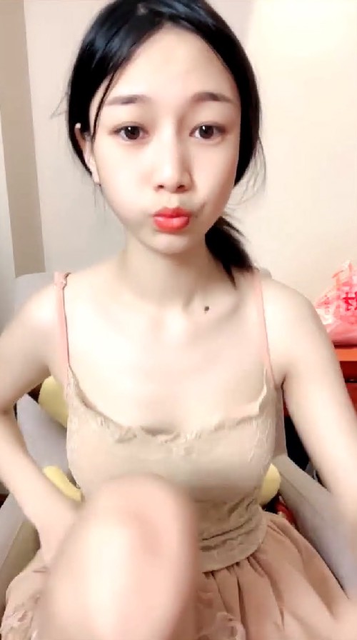 直播大秀 开收费房赚生活费2 极品身材 超级一字马 美乳翘臀逼毛浓厚小穴粉嫩 跳弹自慰3
