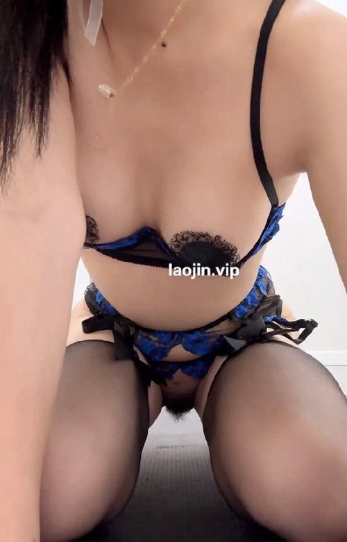 双女学生妹，黄瓜自慰，特写私处，超清画质一流