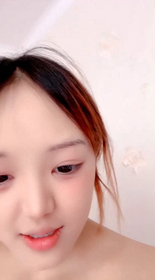群P淫乱盛宴『小艺同学』多位超嫩小妹 翘起屁股排队草逼！场面淫乱！现在的小妹妹是玩的真开放！