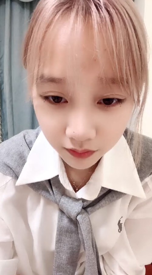 超靓小美女大长腿美乳美脚 蜜臀粉B 胯下之奴 激情上位鸡鸡一晚在燃烧