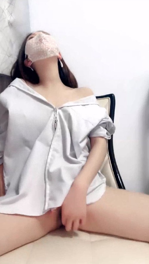 高颜值美女【阿婷水多呀】道具自慰喷水，高潮来了，受不了1