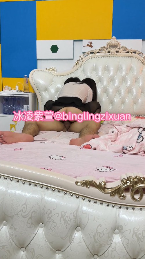 超级媚黑COS美少女【冰凌紫萱】28G二番福利⑦，车震打桩女上无套内射，小母狗太骚1