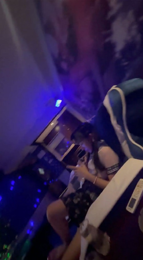 重磅回归开局就王炸，顶级露出【TonyJ和贝贝】付费，KTV吃鸡公园野战调教