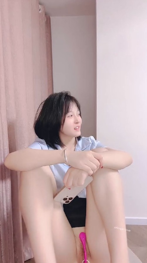 清纯白嫩小蛮腰，网黄美少女【欣怡】组团闺蜜下海私拍，露脸性爱，全裸塞跳蛋裸舞自慰，年纪轻轻骚到极点5
