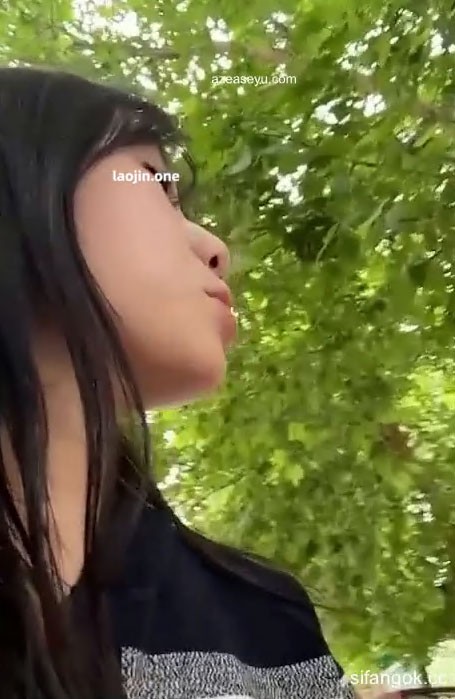 主人给的任务，【小妹】勾搭老大爷，露胸给老头看，让老头点评胸部，想给老头口交被老头拒绝！