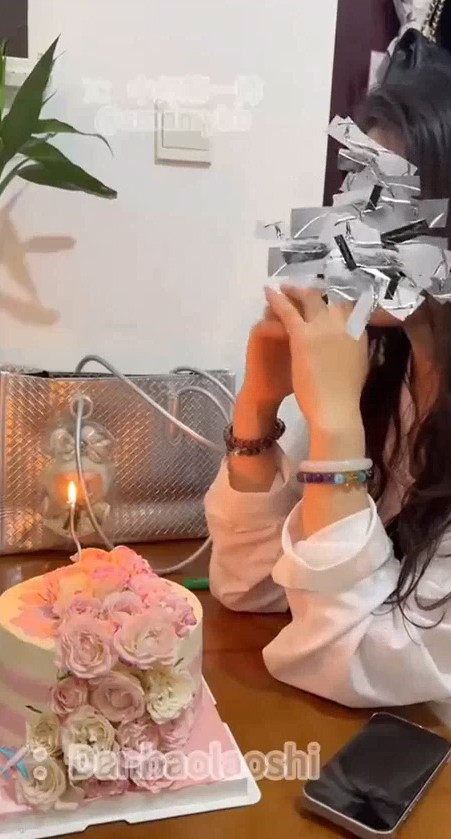 泡良高手，一个生日蛋糕换来好几次的无套，美女彻底沉沦2