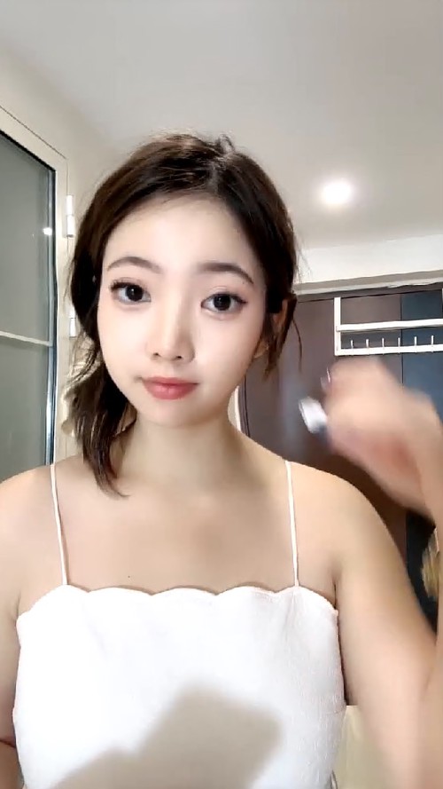 高质量舞姬裸舞【清梅 晴野】疯狂抖奶、身材很不错，掰穴姿势丰富多样2