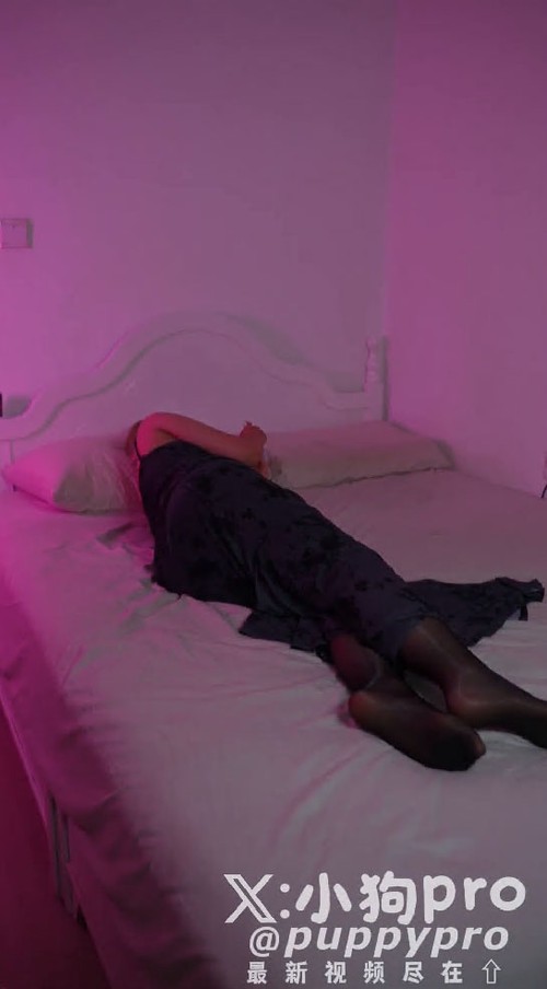 玩逼最高境界，花式硬核调教，推特颜值嫩妹【小狗PRO】又出新花样了