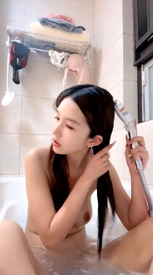 舞蹈女神 超级漂亮【西宝宝】美乳圆而挺 大长腿美脚 刮毛嫩穴 裸舞 道具自慰 狂撸