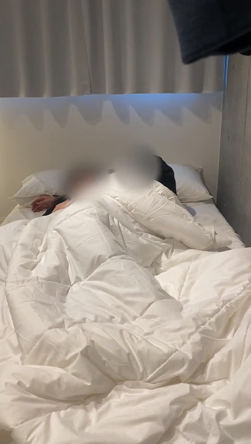 居家性爱纪实，网上勾搭护士少妇学生妹，带回家多摄像头拍摄